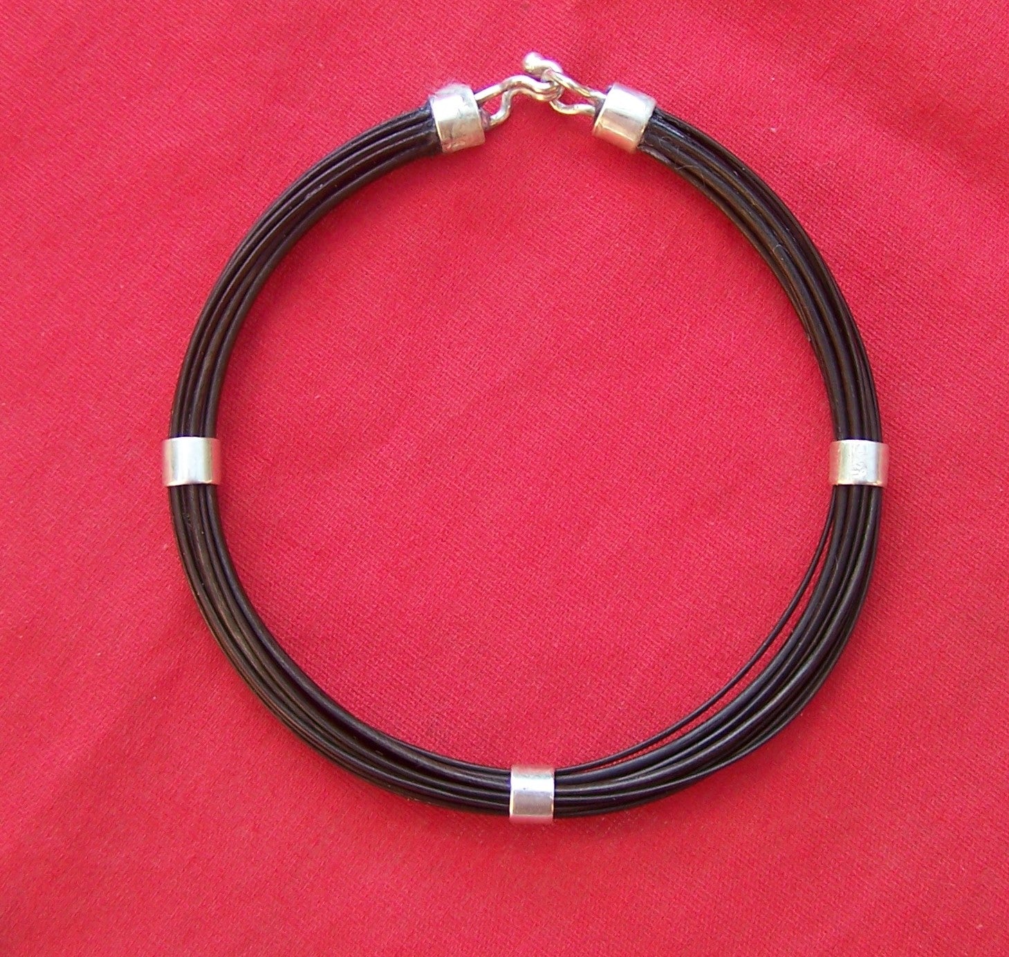 Horseshoe elephant hair bracelet with sterling silver clasps and sliders. Safety "click to close" features assures no unintended "slippage". - LZK6