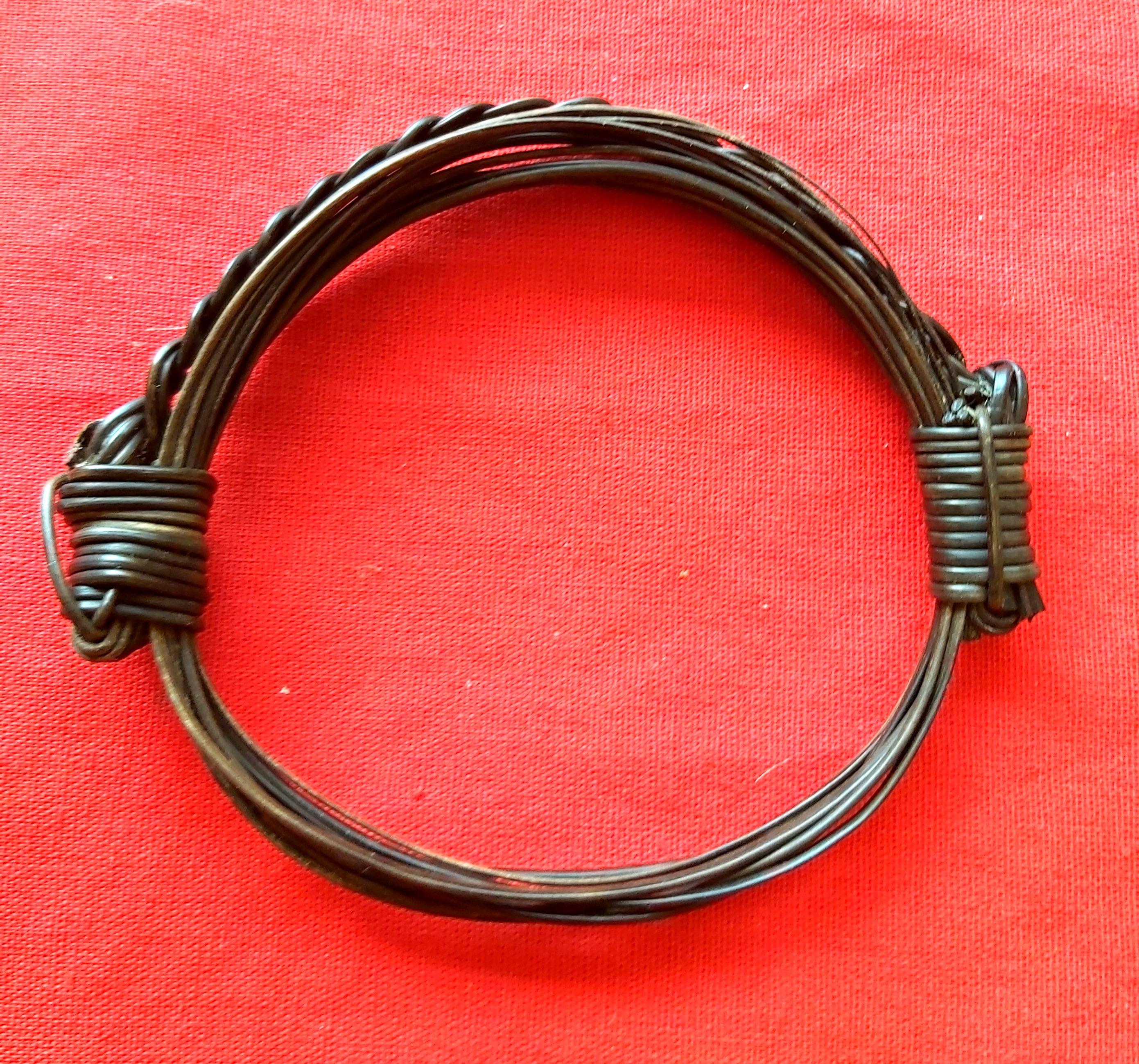JEAR4 "Francis Cary" 7 hair elephant bracelet - Image 2