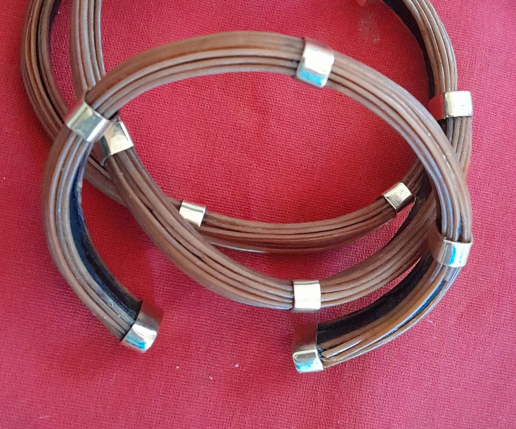 FCGW1 14ct Gold And White Elephant Hair Bracelet