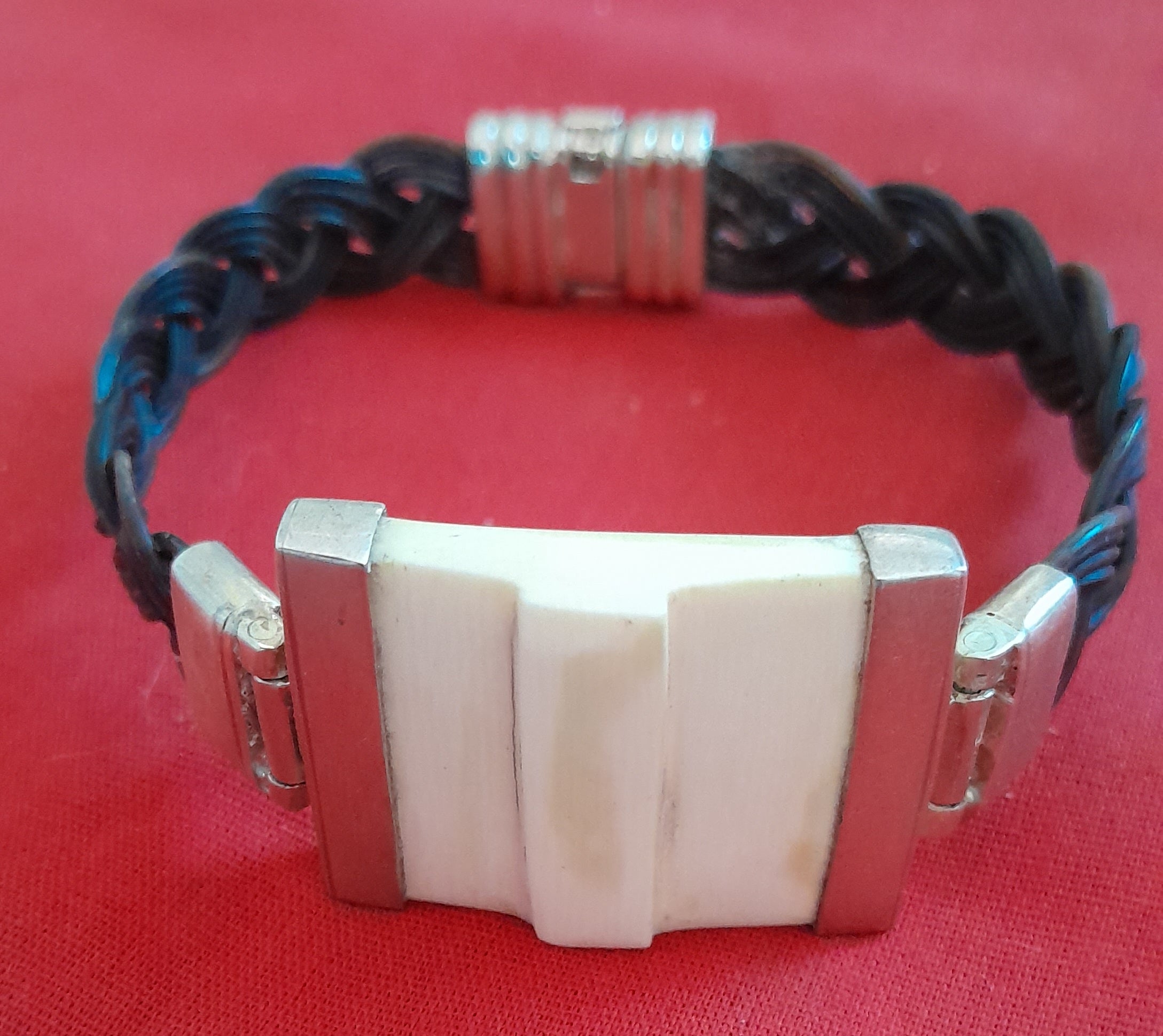 WT3 Bone And Braided Elephant Hair