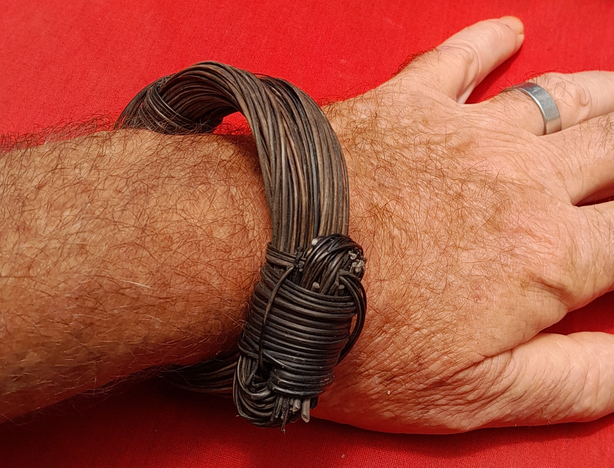 JET4 Thickest light brown elephant hair bracelet with black knots - Image 3