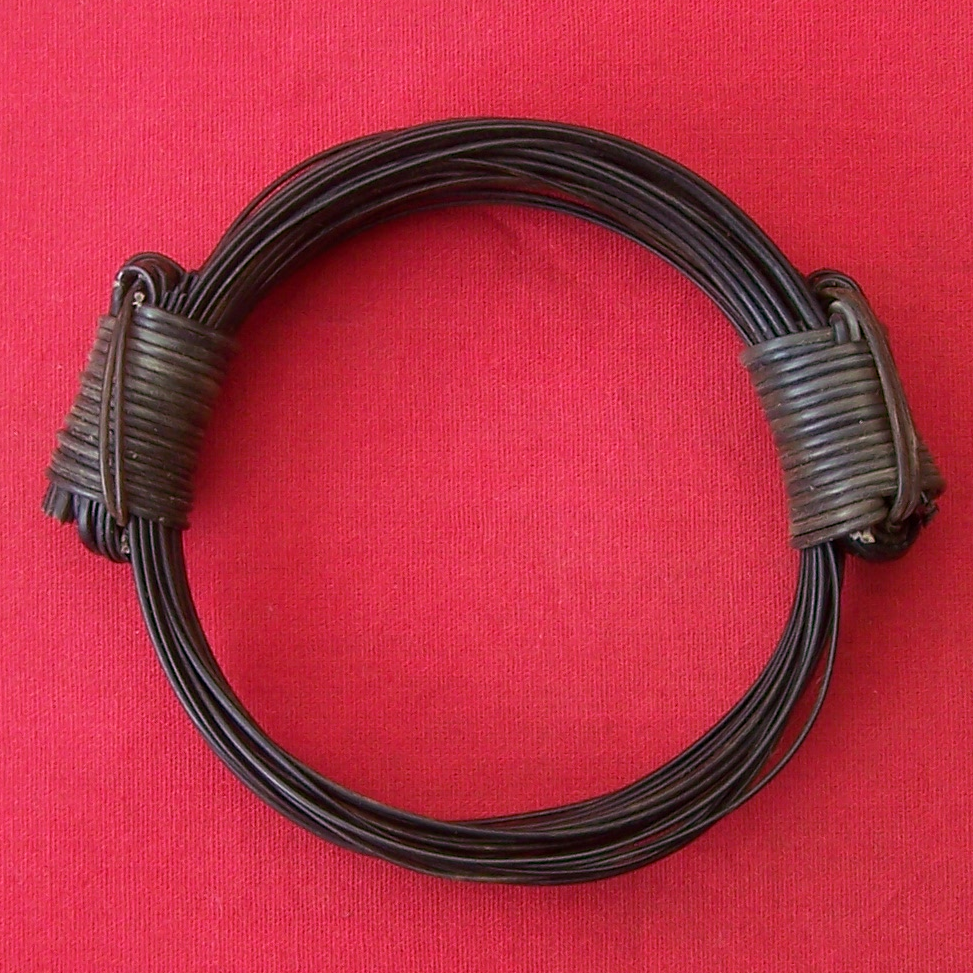 An ebony ringlet of elephant hairs tied with 2 thick brown elephant hair knots. Strikingly eye-catching! - BB2