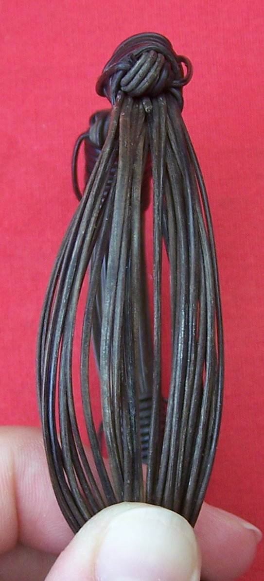 The quality strands of brown elephant hair in the BB9.