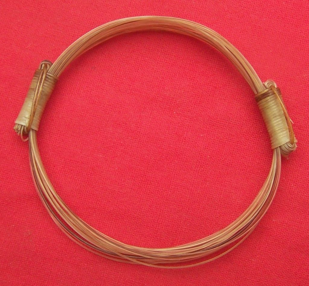 Purest white giraffe hairs only for this giraffe hair bracelet's construction. 3.5"/8.89cm maximum diameter. - JEGR3