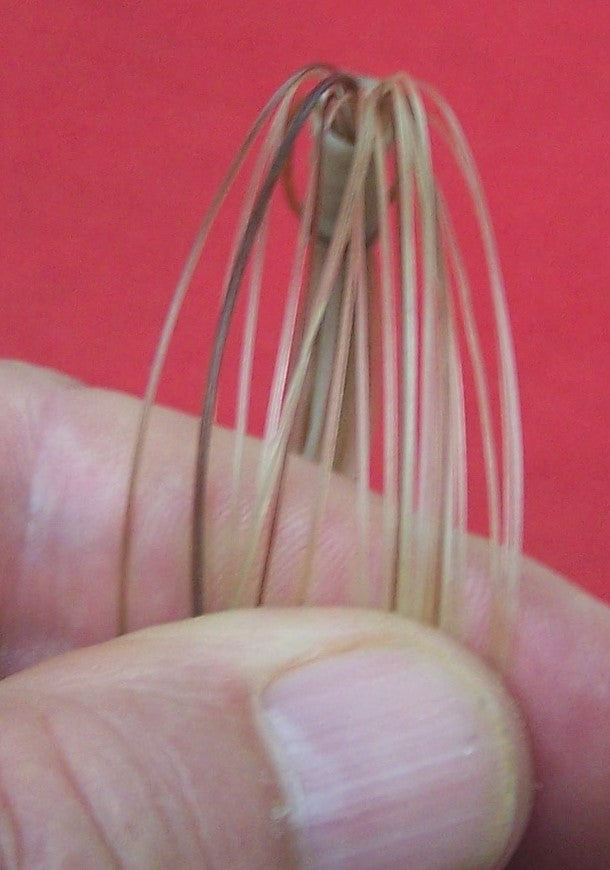 A closer look at the pure white giraffe hairs of this giraffe hair bracelet. - JEGR3
