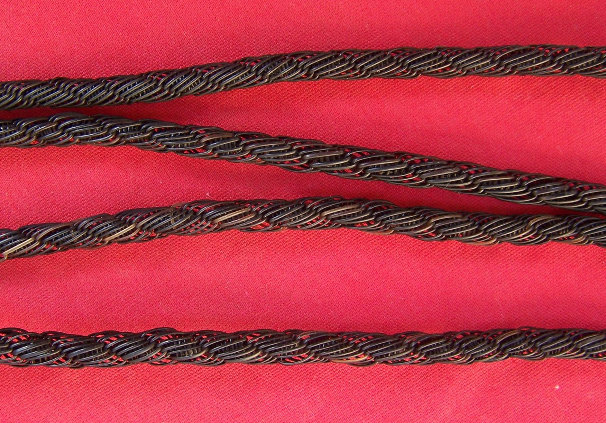 The finely woven braids of the JEG4.