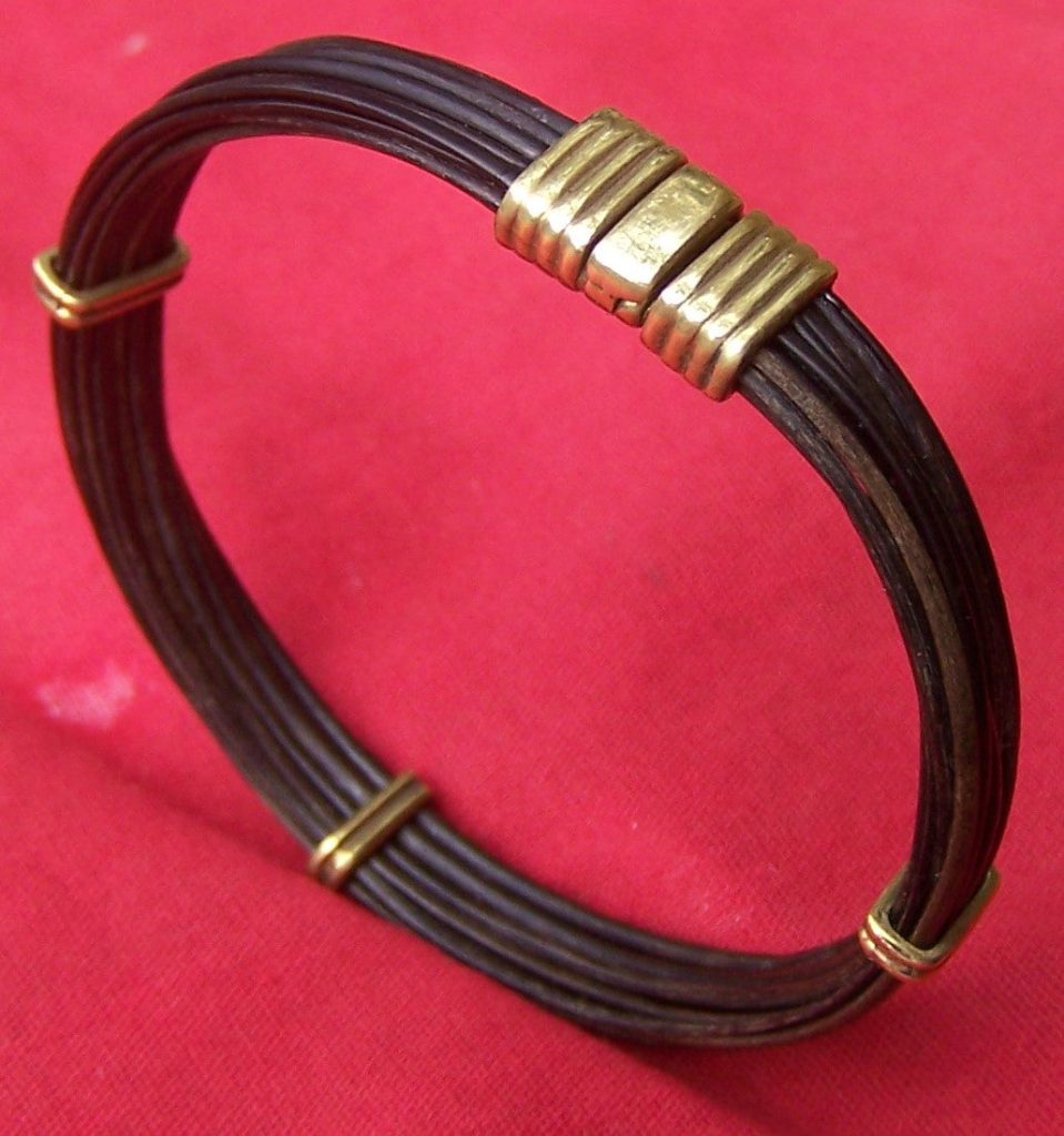 Plain dark elephant hair bracelet with brass "click to close" clasp and brass sliders. - JEJX