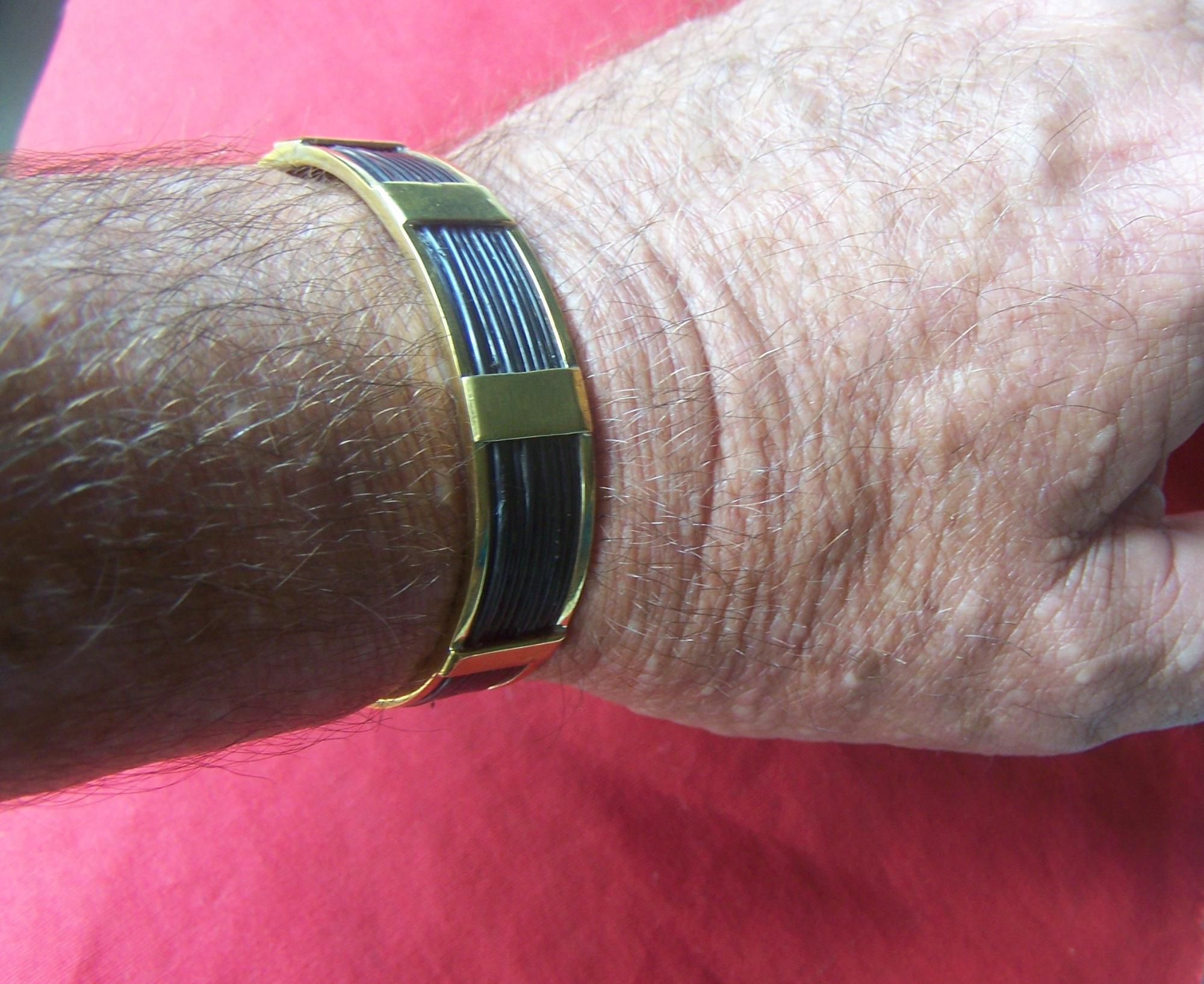 This is the Men's 3.5" shown on a gentleman's wrist. Nice heft to the elephant hair bracelet. Easy conversation starter. - LG