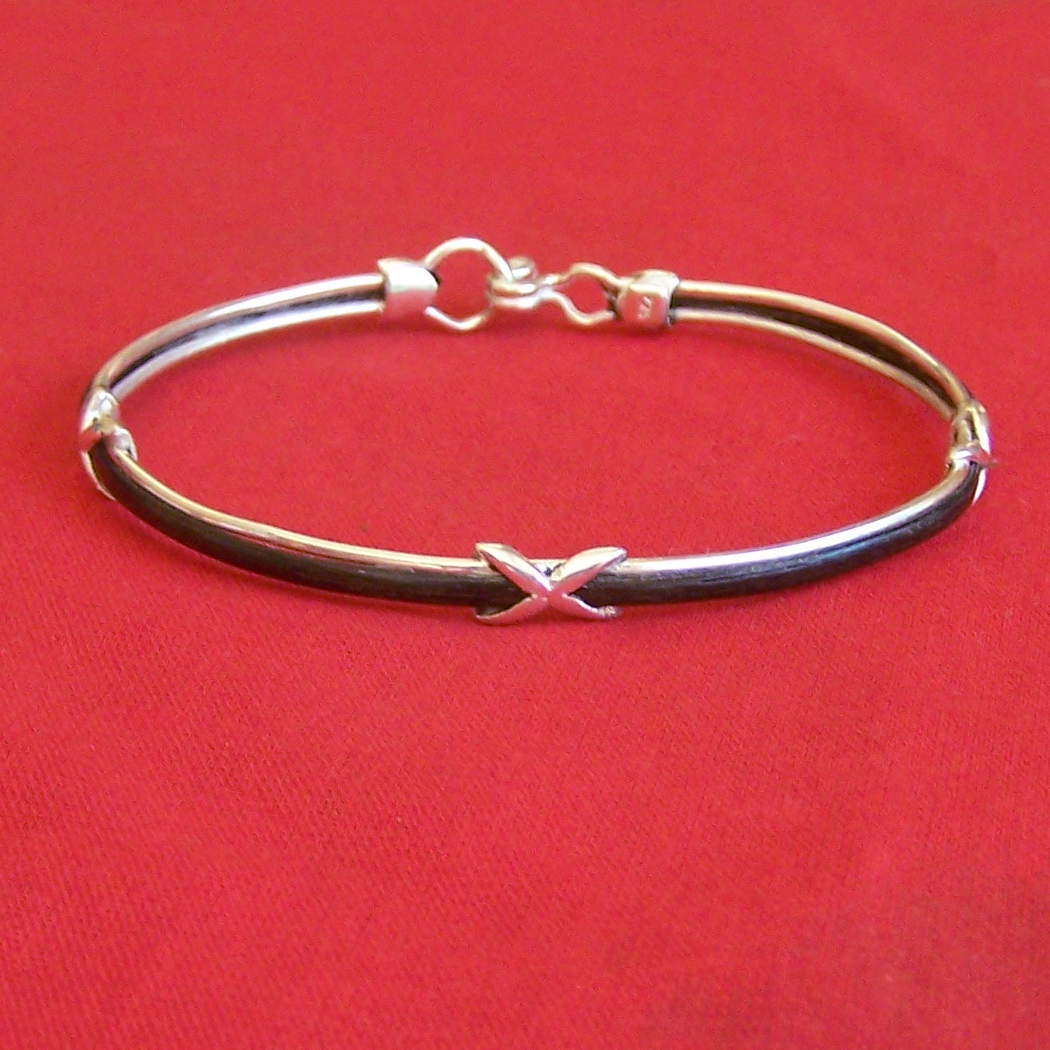 Lee's Collection #1 - A single strand of thickest elephant hair enclosed between two strands of sterling silver wire and held with sterling silver "infinity bands". Clip in clasp makes sure there is no unintended loosening.