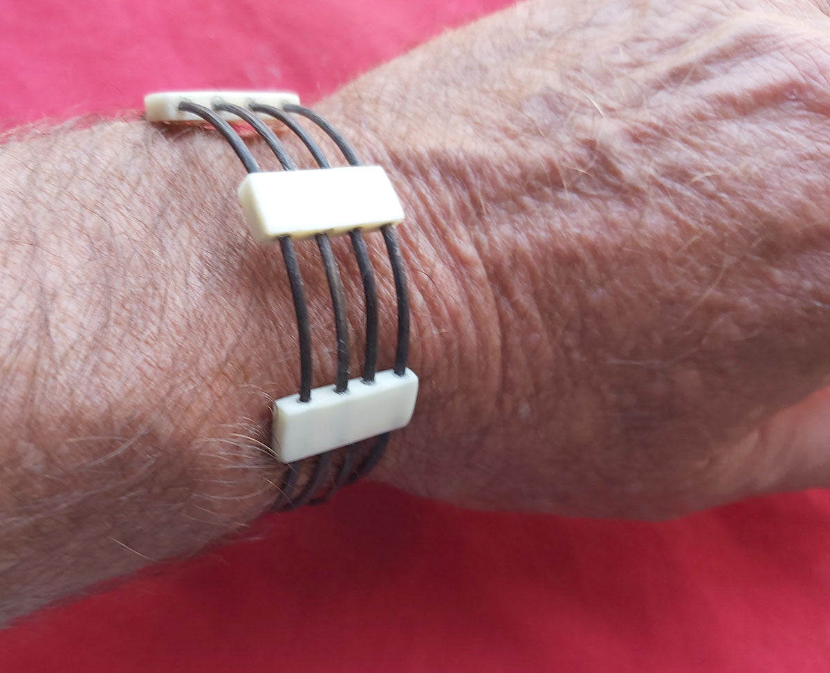 Magnificent on either a man's or a lady's wrist, this elephant hair bracelet is One Size Fits All. - WHT