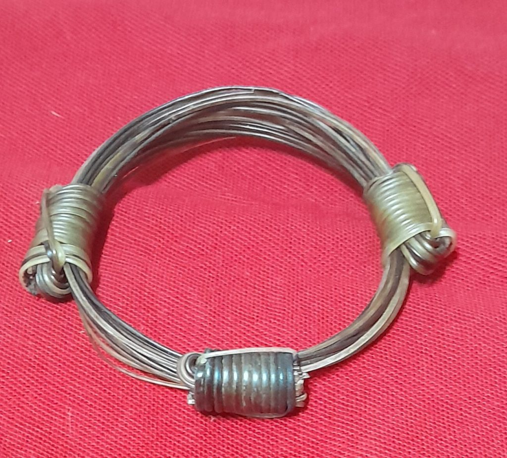 JEB50 Spectacular multi color whit/brown elephant hair bracelet.