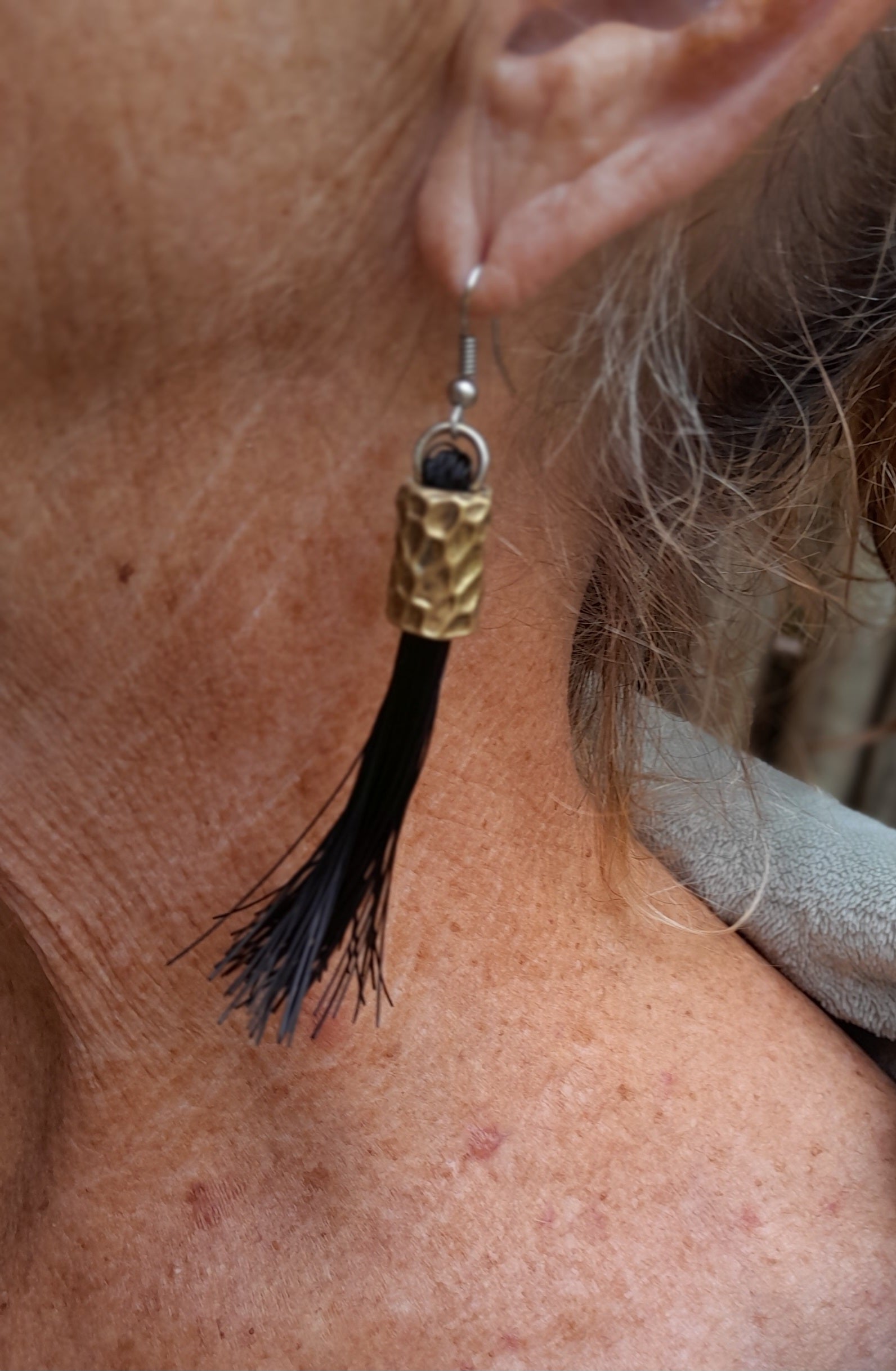 SE2 Earrings with genuine giraffe hair - Image 2