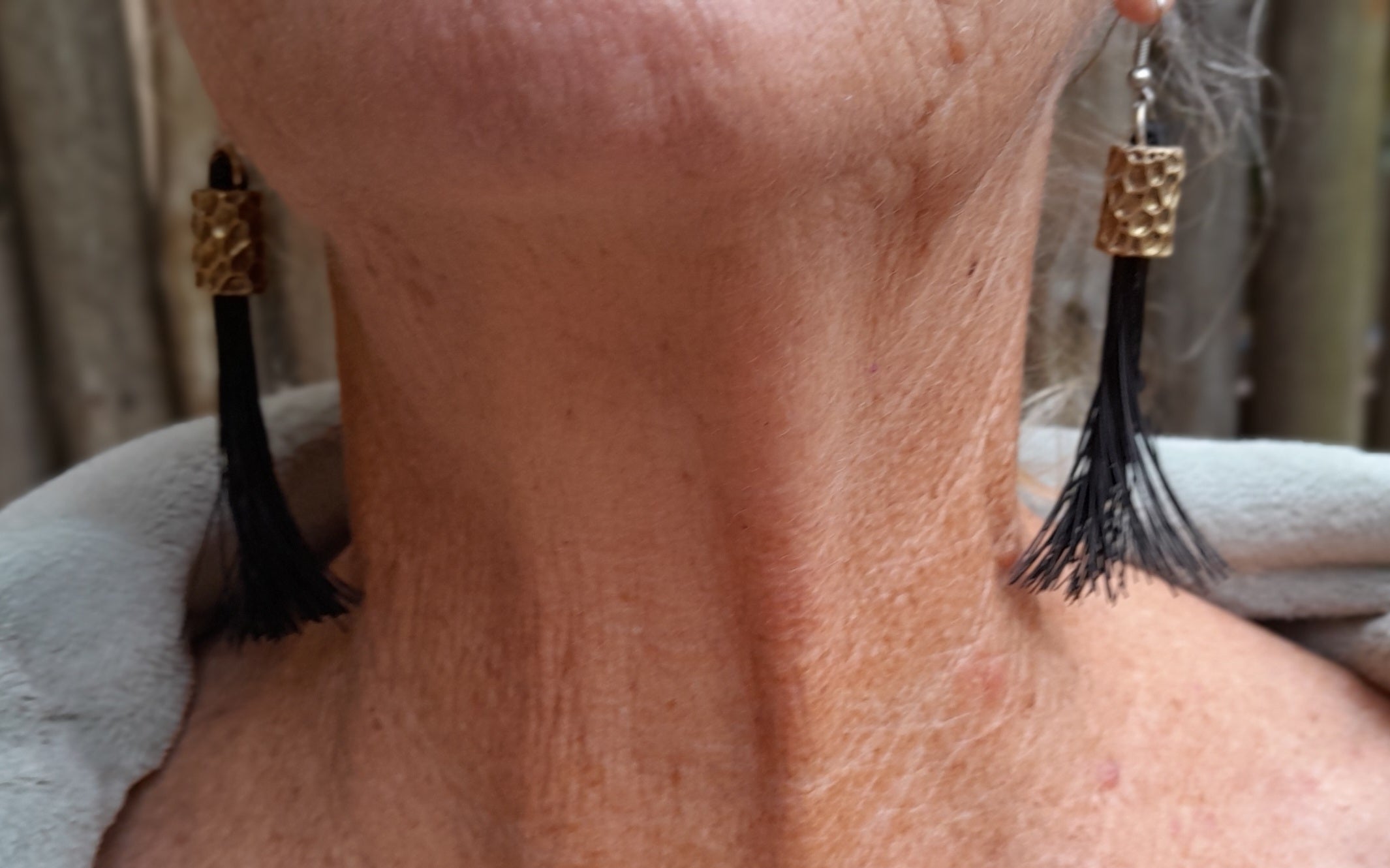 SE2 Earrings with genuine giraffe hair - Image 3